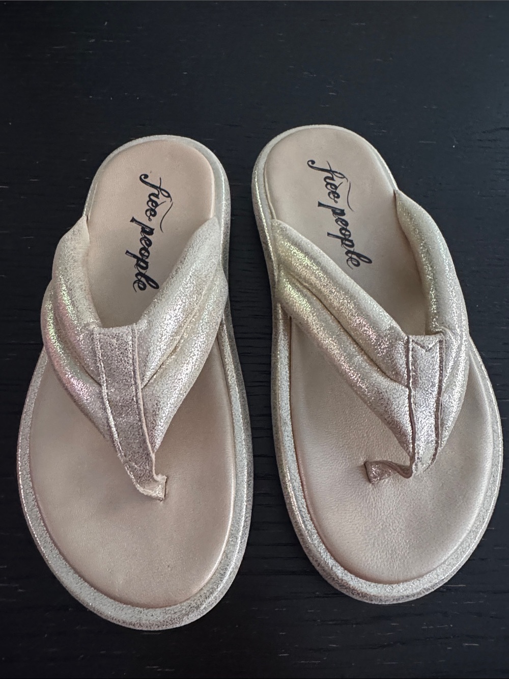 Free People metallic sparkle gold puffer strap thong sandals. Size 37.5 (7).